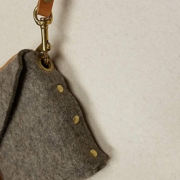 Small Felt purse - Picture 3 of 5